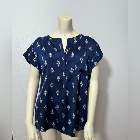 Liz Claiborne Tops - NWOT Liz Claiborne Satin Floral Tunic Blouse in Navy